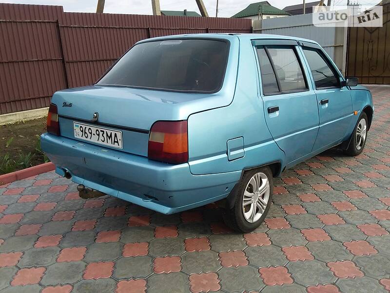 Хетчбек ЗАЗ 1103 Славута 2003 в 