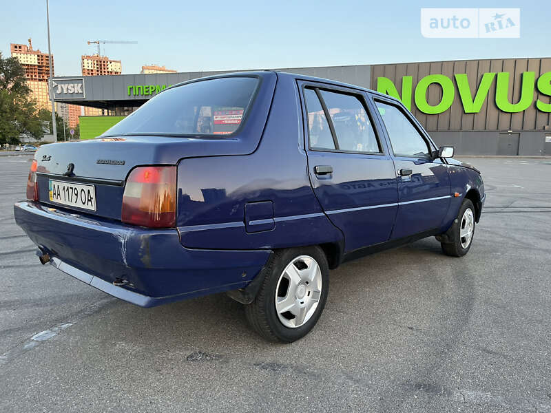 Лифтбек ЗАЗ 1103 Славута 2003 в Киеве