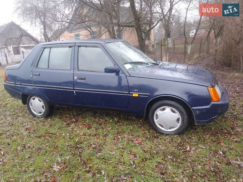 Лифтбек ЗАЗ 1103 Славута 2004 в Костополе