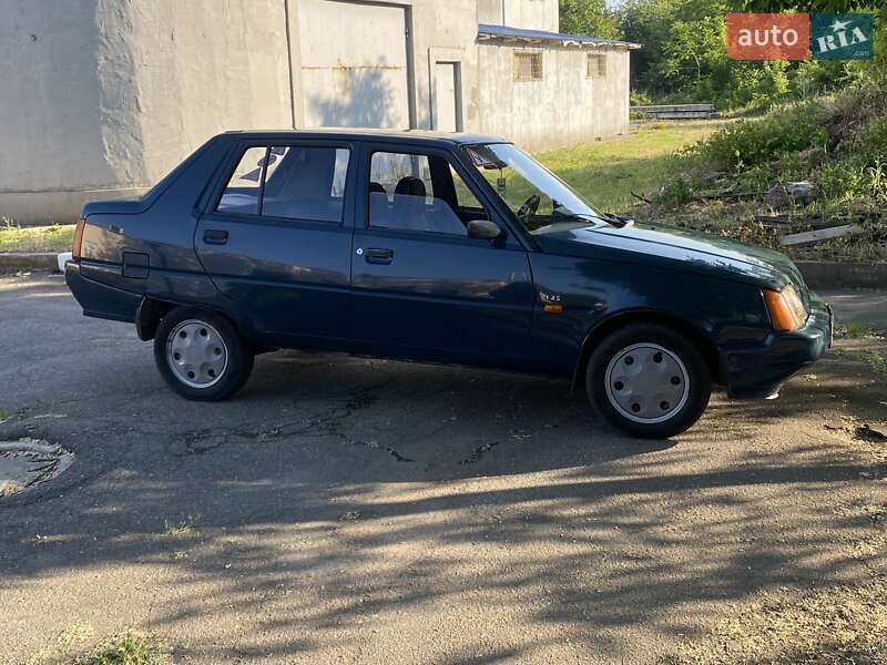 Ліфтбек ЗАЗ 1103 Славута 2004 в Запоріжжі