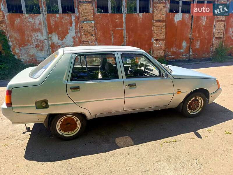 Лифтбек ЗАЗ 1103 Славута 2004 в Чернигове