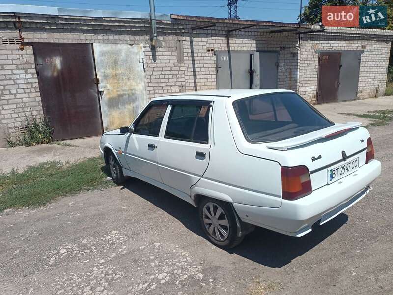 Лифтбек ЗАЗ 1103 Славута 2004 в Кривом Роге