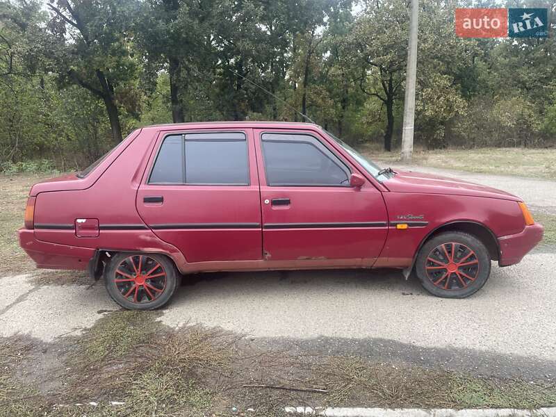 Лифтбек ЗАЗ 1103 Славута 2003 в Николаеве