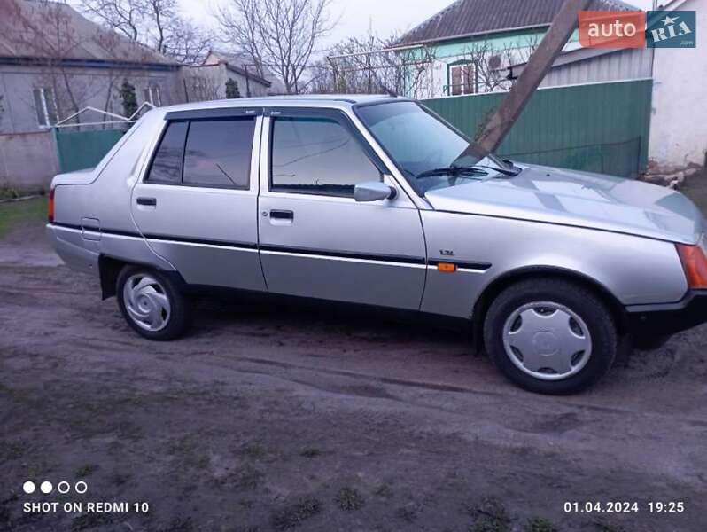 Лифтбек ЗАЗ 1103 Славута 2004 в 