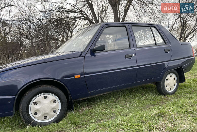 Лифтбек ЗАЗ 1103 Славута 2010 в Славуте
