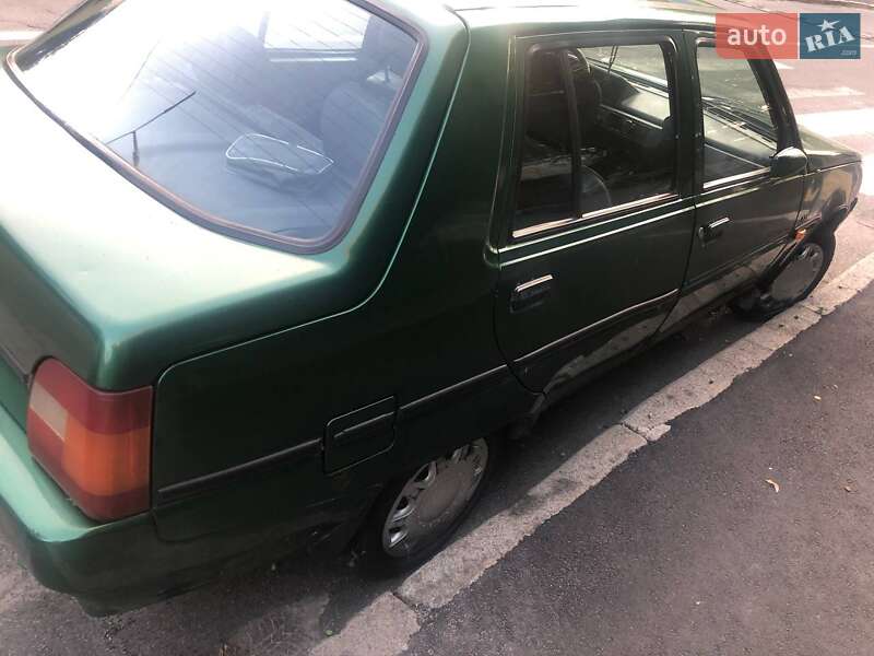 Лифтбек ЗАЗ 1103 Славута 2003 в Киеве