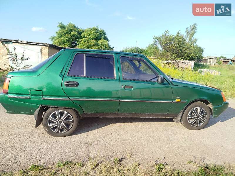 Лифтбек ЗАЗ 1103 Славута 2003 в Броварах фото 3 Лифтбек ЗАЗ 1103 Славута 2003 в Броварах