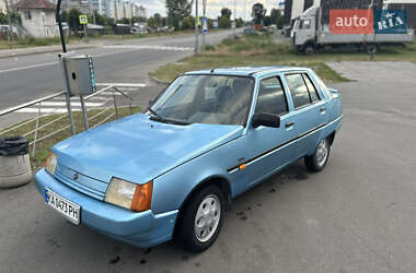 Лифтбек ЗАЗ 1103 Славута 2003 в Киеве