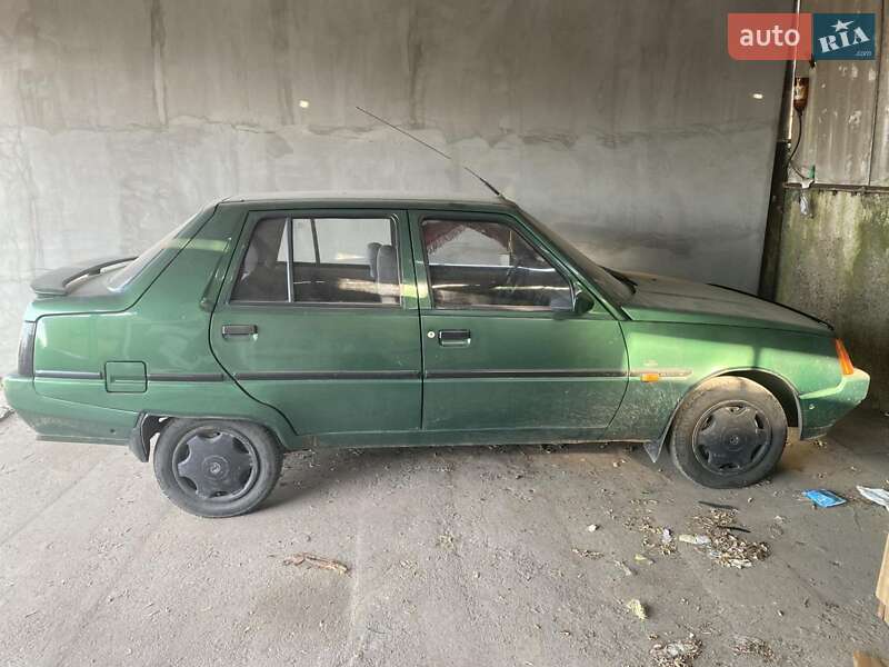 Лифтбек ЗАЗ 1103 Славута 2002 в 