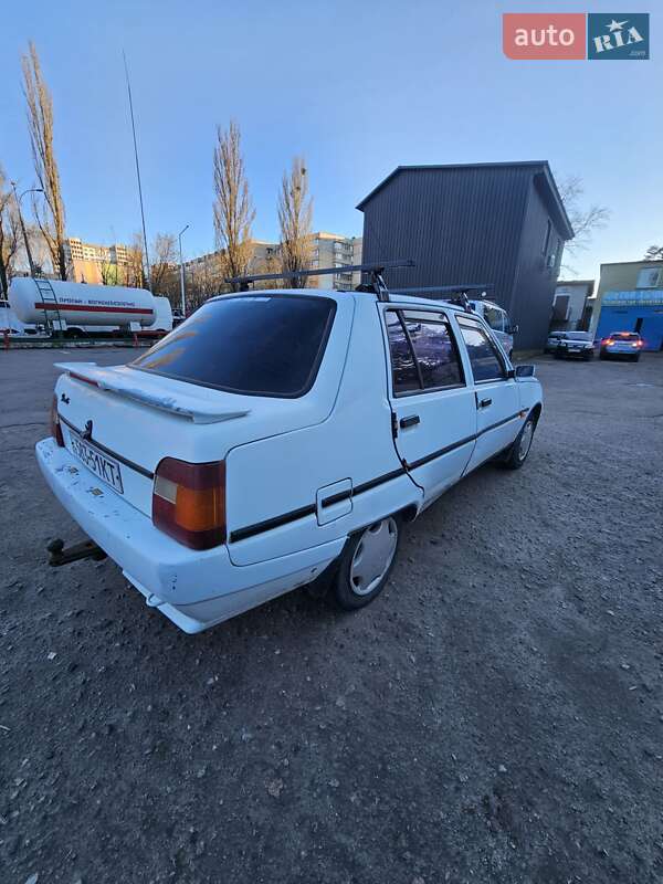 Лифтбек ЗАЗ 1103 Славута 2004 в Киеве