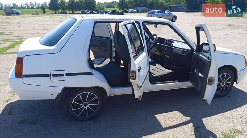 Лифтбек ЗАЗ 1103 Славута 2006 в Знаменке