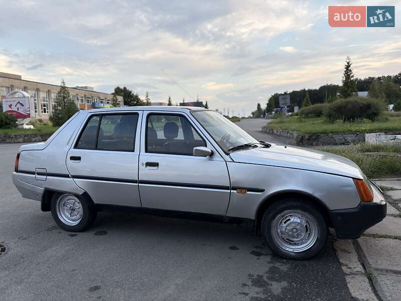 Лифтбек ЗАЗ 1103 Славута 2005 в Новоднестровске
