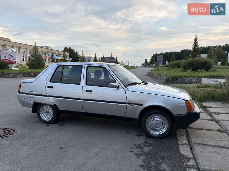 Лифтбек ЗАЗ 1103 Славута 2005 в Новоднестровске