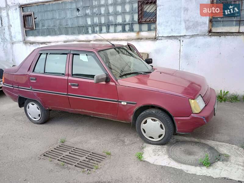 Лифтбек ЗАЗ 1103 Славута 2005 в Киеве