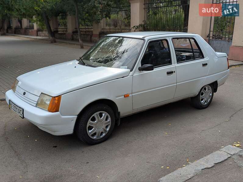 Лифтбек ЗАЗ 1103 Славута 2005 в Николаеве