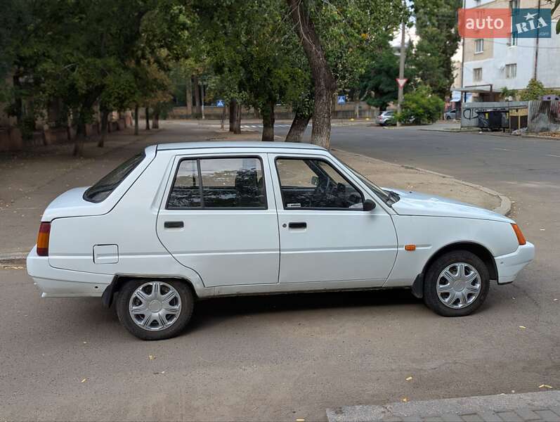 Лифтбек ЗАЗ 1103 Славута 2005 в Николаеве