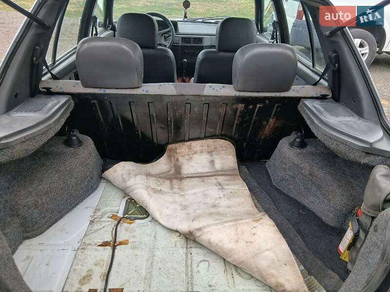 Лифтбек ЗАЗ 1103 Славута 2003 в Николаеве