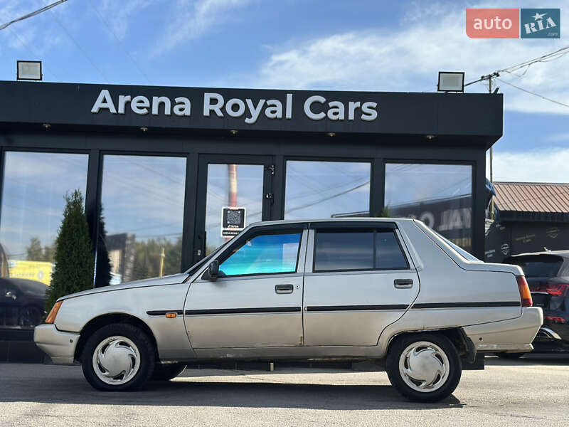 Лифтбек ЗАЗ 1103 Славута 2002 в Харькове фото 5 Лифтбек ЗАЗ 1103 Славута 2002 в Харькове