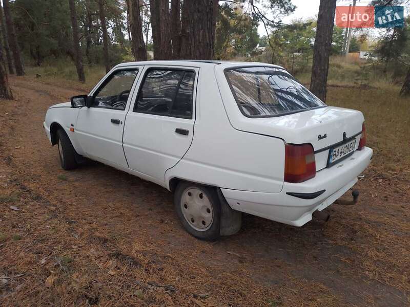 Лифтбек ЗАЗ 1103 Славута 2004 в Чигирине