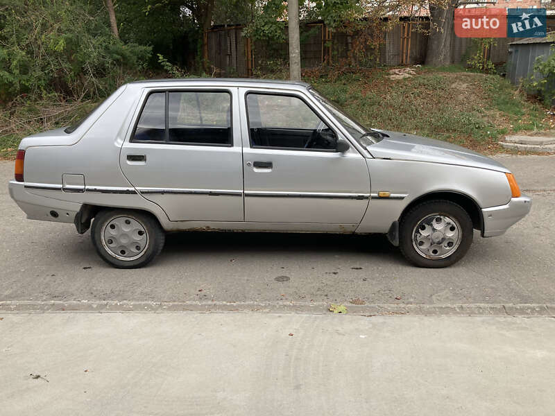 Лифтбек ЗАЗ 1103 Славута 2004 в Запорожье фото 3 Лифтбек ЗАЗ 1103 Славута 2004 в Запорожье