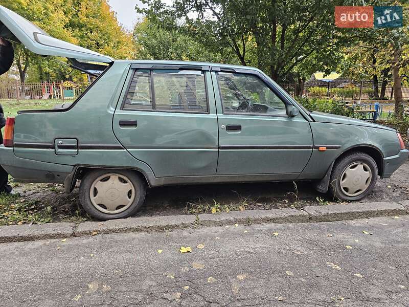 Лифтбек ЗАЗ 1103 Славута 2010 в Киеве