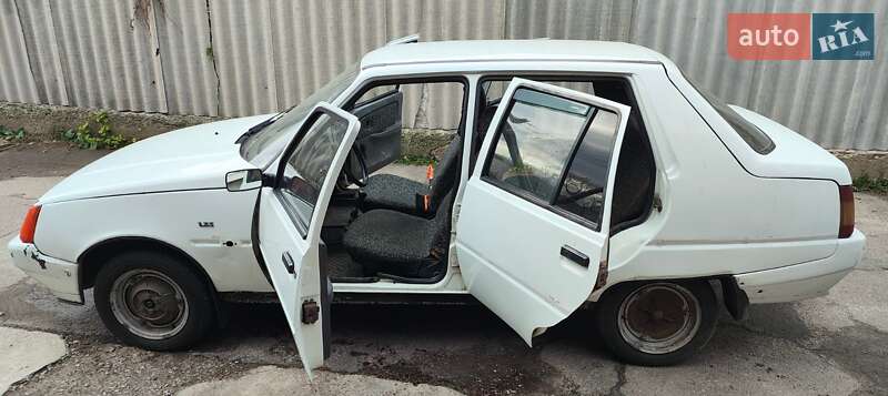 Лифтбек ЗАЗ 1103 Славута 2002 в Полтаве фото 5 Лифтбек ЗАЗ 1103 Славута 2002 в Полтаве