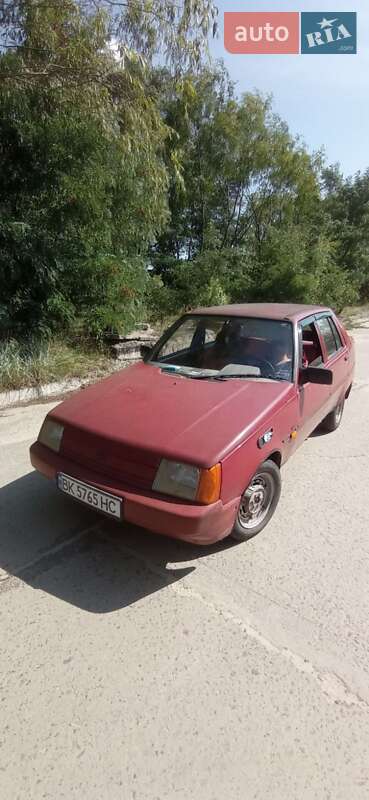 Лифтбек ЗАЗ 1103 Славута 2003 в Вараше