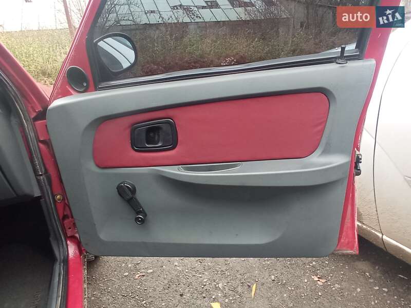 Ліфтбек ЗАЗ 1103 Славута 2002 в Чернівцях