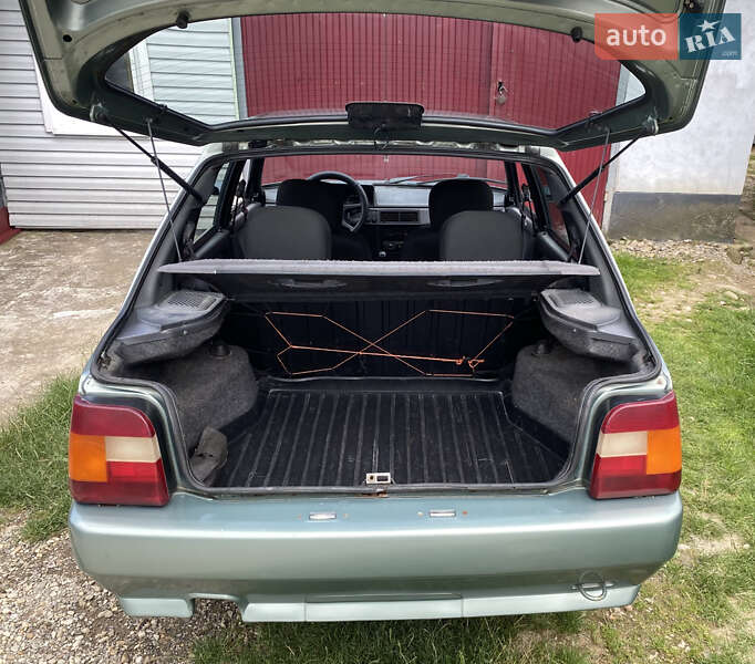 Лифтбек ЗАЗ 1103 Славута 2006 в Порогах