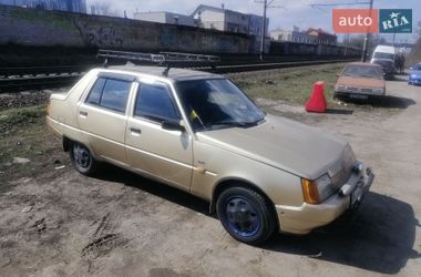 Лифтбек ЗАЗ 1103 Славута 2002 в Киеве