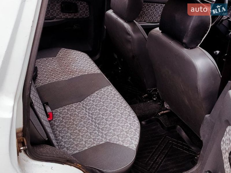 Лифтбек ЗАЗ 1103 Славута 2003 в Светловодске фото 13 Лифтбек ЗАЗ 1103 Славута 2003 в Светловодске