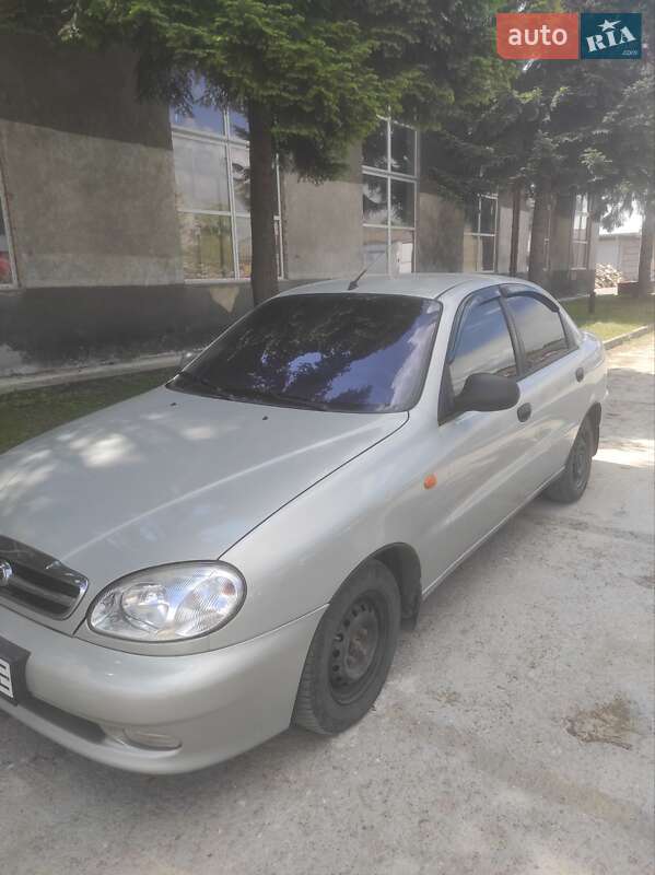 Седан ЗАЗ Lanos 2010 в Чернівцях