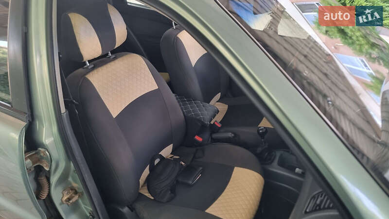 Седан ЗАЗ Lanos 2010 в Великой Александровке