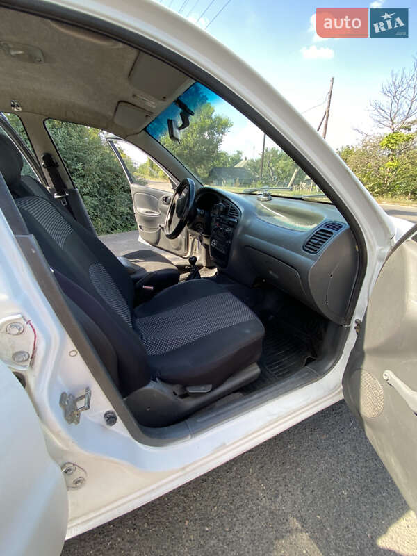 Седан ЗАЗ Lanos 2010 в Смеле