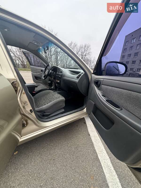 Седан ЗАЗ Lanos 2011 в Зміїві