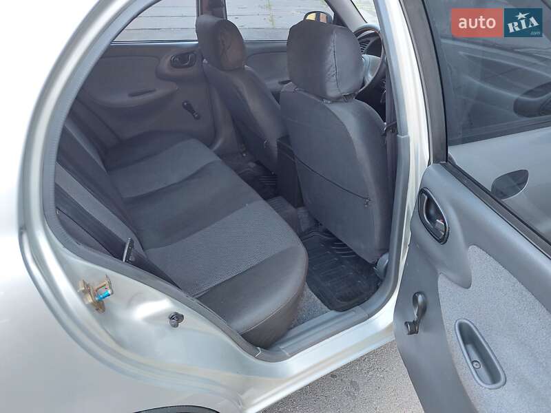 Седан ЗАЗ Sens 2004 в Киеве