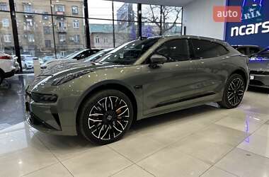 Позашляховик / Кросовер Zeekr 001 2024 в 