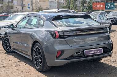 Позашляховик / Кросовер Zeekr 001 2024 в 