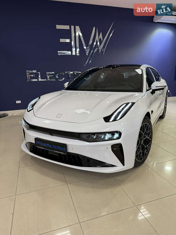 Zeekr 001 2025