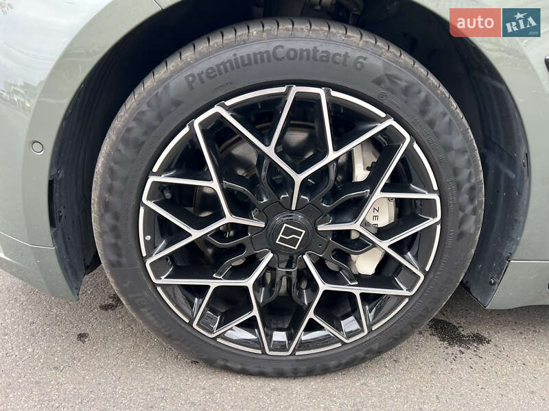 Позашляховик / Кросовер Zeekr 001 2024 в Києві