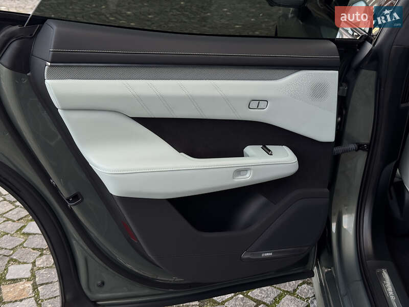 Позашляховик / Кросовер Zeekr 001 2024 в Дніпрі