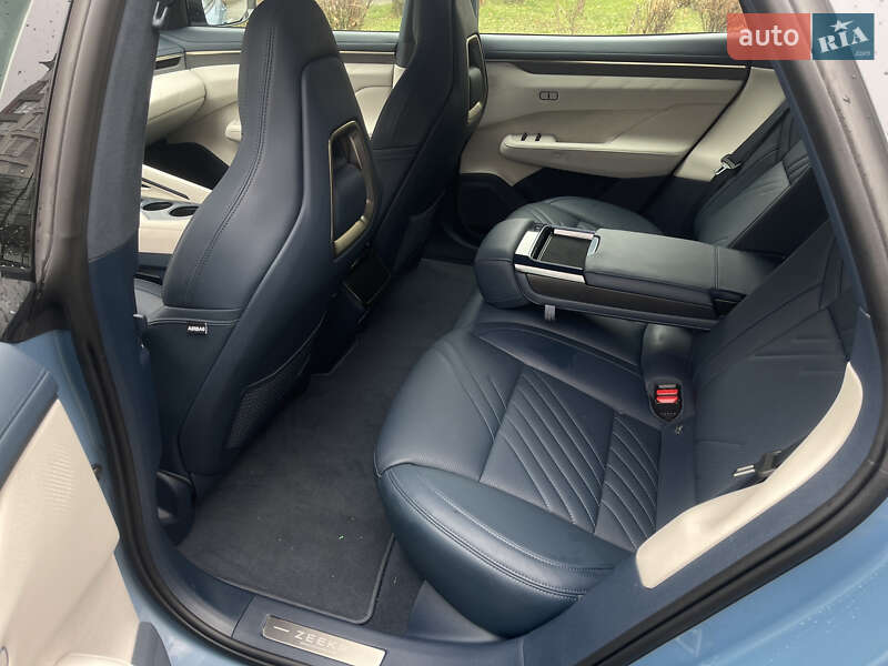 Внедорожник / Кроссовер Zeekr 001 2025 в Ивано-Франковске