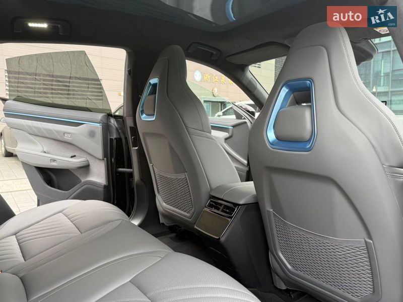 Внедорожник / Кроссовер Zeekr 001 2025 в Киеве