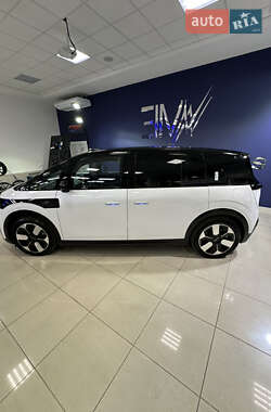 Минивэн Zeekr Mix 2024 в 