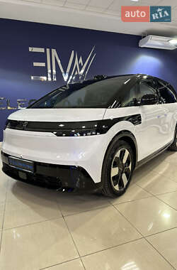 Минивэн Zeekr Mix 2024 в 
