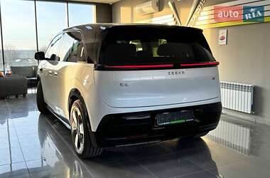 Минивэн Zeekr Mix 2025 в 