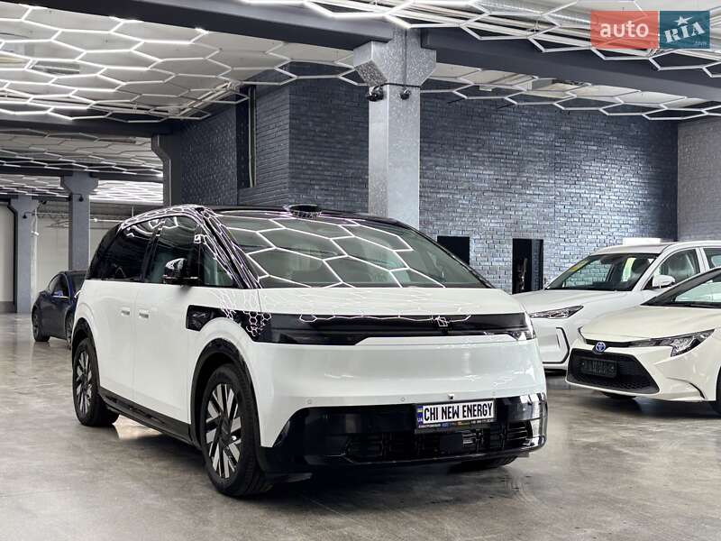 Минивэн Zeekr Mix 2024 в Киеве