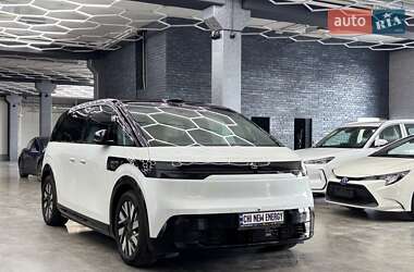 Минивэн Zeekr Mix 2024 в 