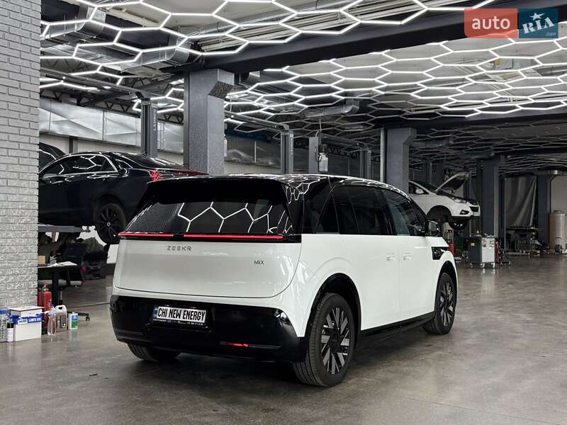 Минивэн Zeekr Mix 2024 в Киеве