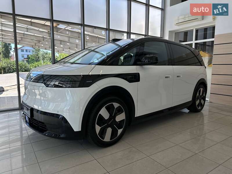 Мінівен Zeekr Mix 2025 в Києві